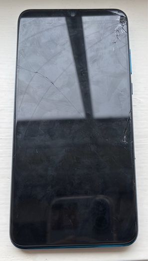 Job lot of 12 phones, 6 phone cases and 6 loose parts