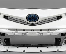 Prius Alpha front bumper