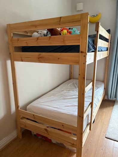 Bunk bed & 1 mattress