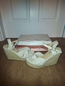 Brand NEW beautiful jute platform sandals, size 4