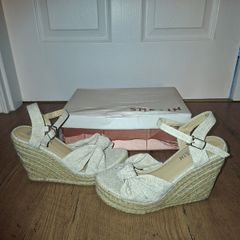 Brand NEW beautiful jute platform sandals, size 4
