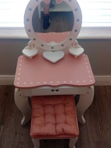 kids dressing table