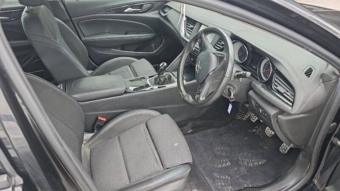 21 opel insignia Grand Sport Sri-1.6