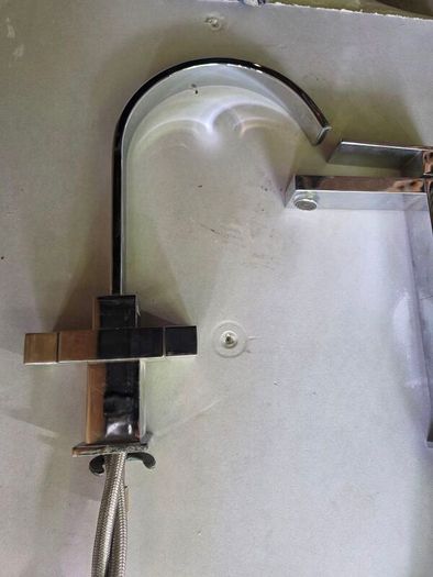 Countertop mounted taps