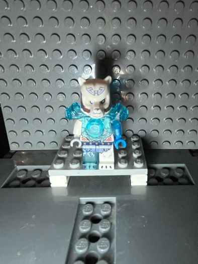 lego legends of Chima ice bear with armour