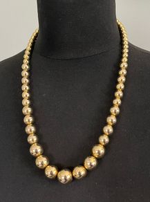 Gold pearl necklace