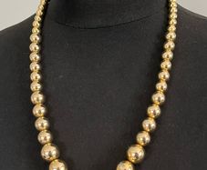 Gold pearl necklace