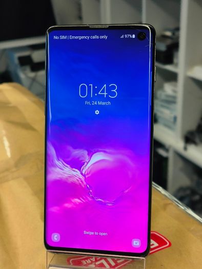 Samsung Galaxy S10 128GB Dual Sim LOCKED TO THREE Network Black (LCD has a crack)