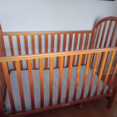 Infant cot made of solid wood in top condition
