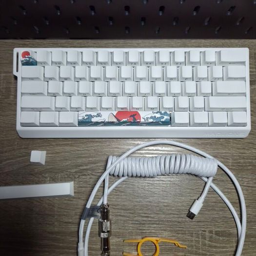 Mad60he White RGB Amber Pro Switches Coral Keycaps and Cable