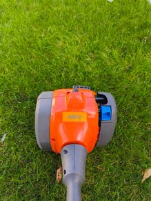 Grass strimmer