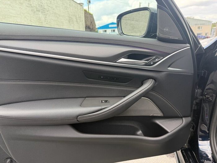 2023 BMW 530e M Sport Pro X Drive,Sunroof, 20 inch