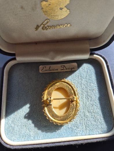Vintage Cameo Brooch
