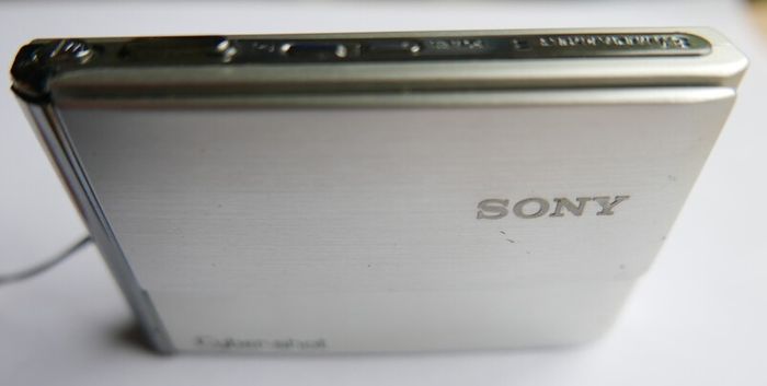 Sony Cyber-shot DSC-T70 8.1MP Digital Camera - Silver + charger works well