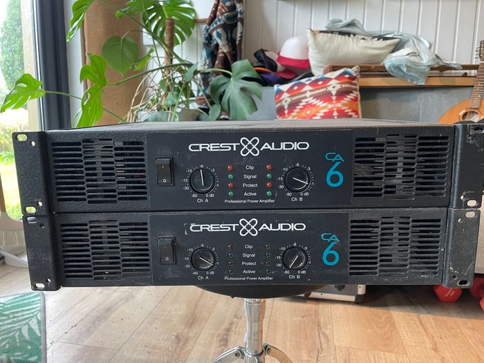 Crest Power Amplifier