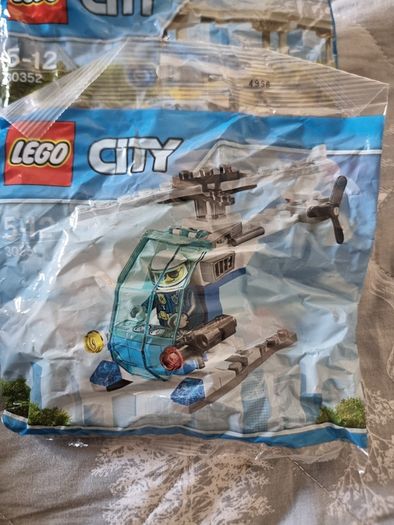 Lego City sets x 2 30352 and 30351