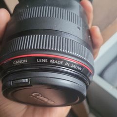 Canon EF 85mm f/1.2L II USM lens