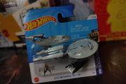 Star Trek ! USS Enterprise NCC-1701 ! Mattel / Hot Wheels !