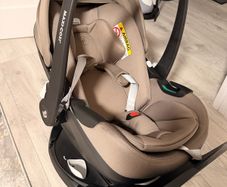 Maxi-Cosi Pebble 360 Pro2 Car Seat and FamilyFix 360 Pro ISOFIX Base Twillic Truffle