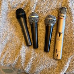 Two sm58, one akg c1000, one Seinhiser 825s