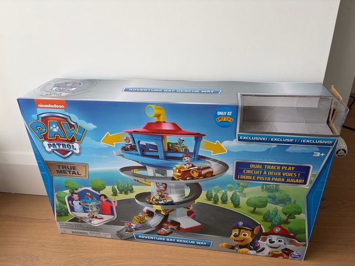 PAW Patrol Adventure Bay Rescue Way Tower Playset + 2 True Metal Vehicles