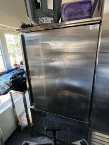 10 grid Blast chiller (needs gas)