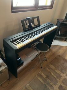 Yamaha P-145 B BT electric piano incl. accessories