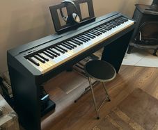 Yamaha P-145 B BT electric piano incl. accessories