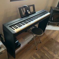 Yamaha P-145 B BT electric piano incl. accessories