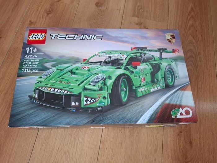 LEGO Technic 42224 Porsche 911 GT3 R REXY AO Racing