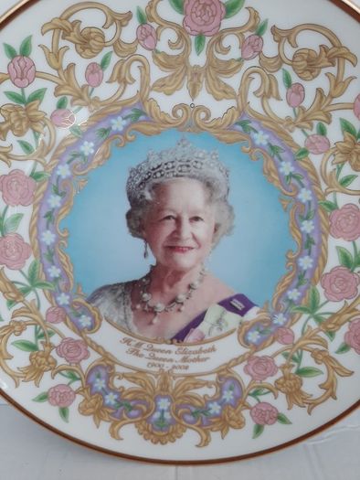 new in unopened box queen Jubilee plate