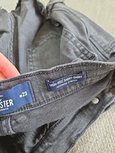 Hollister girls shorts age 12-15 approx, waist 23