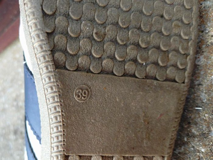 White & Blue Flat Runners (used).