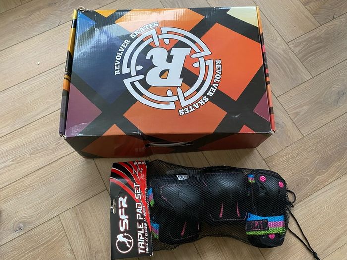 Children's Roller Skates size 4 with protective pads and box