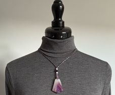 Agate pendant with beaded chain