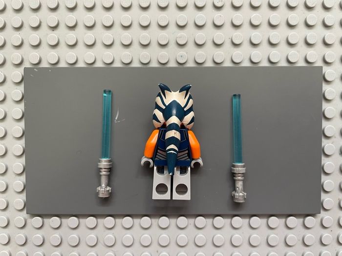 lego Star Wars sw1096 Ahsoka Tano (Adult) minifigure- Dark Blue Jumpsuit