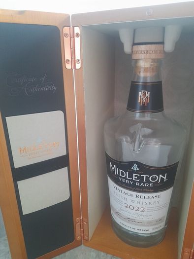 Midleton 2022 Box , sock , wooden box , bottle