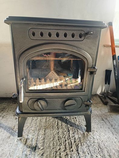 San Remo 8kwh Multi fuel stove.
