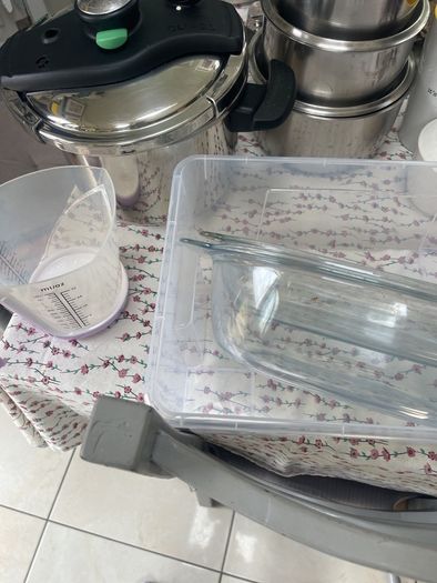 Pyrex dish plus glass lid