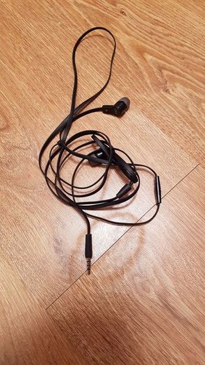 Ultra Max tangle free flat cable earphones with microphone - Black