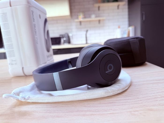 Beats Studio Pro Wireless Headphones Navy Brand New Apple Replacement