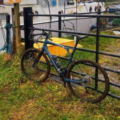 GT Grade Carbon Elite Gravel Bike