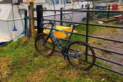 GT Grade Carbon Elite Gravel Bike