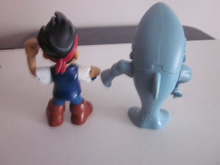 Jake and the Neverland Pirates Figures Jake and Shark