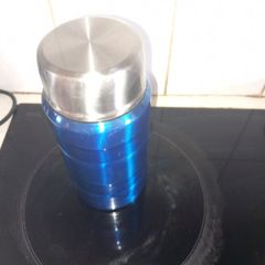 Hot and cold food container/flask