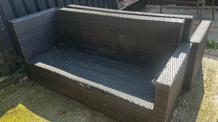 Ratten sofa