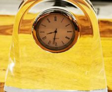 Quartz clock in glass housing