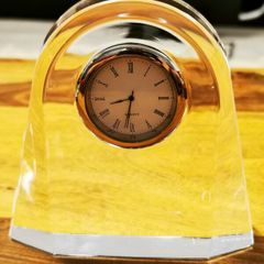 Quartz clock in glass housing