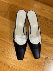 Vintage Gerard Darel navy leather kitten heel mules