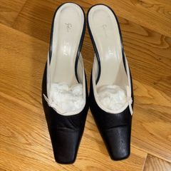 Vintage Gerard Darel navy leather kitten heel mules